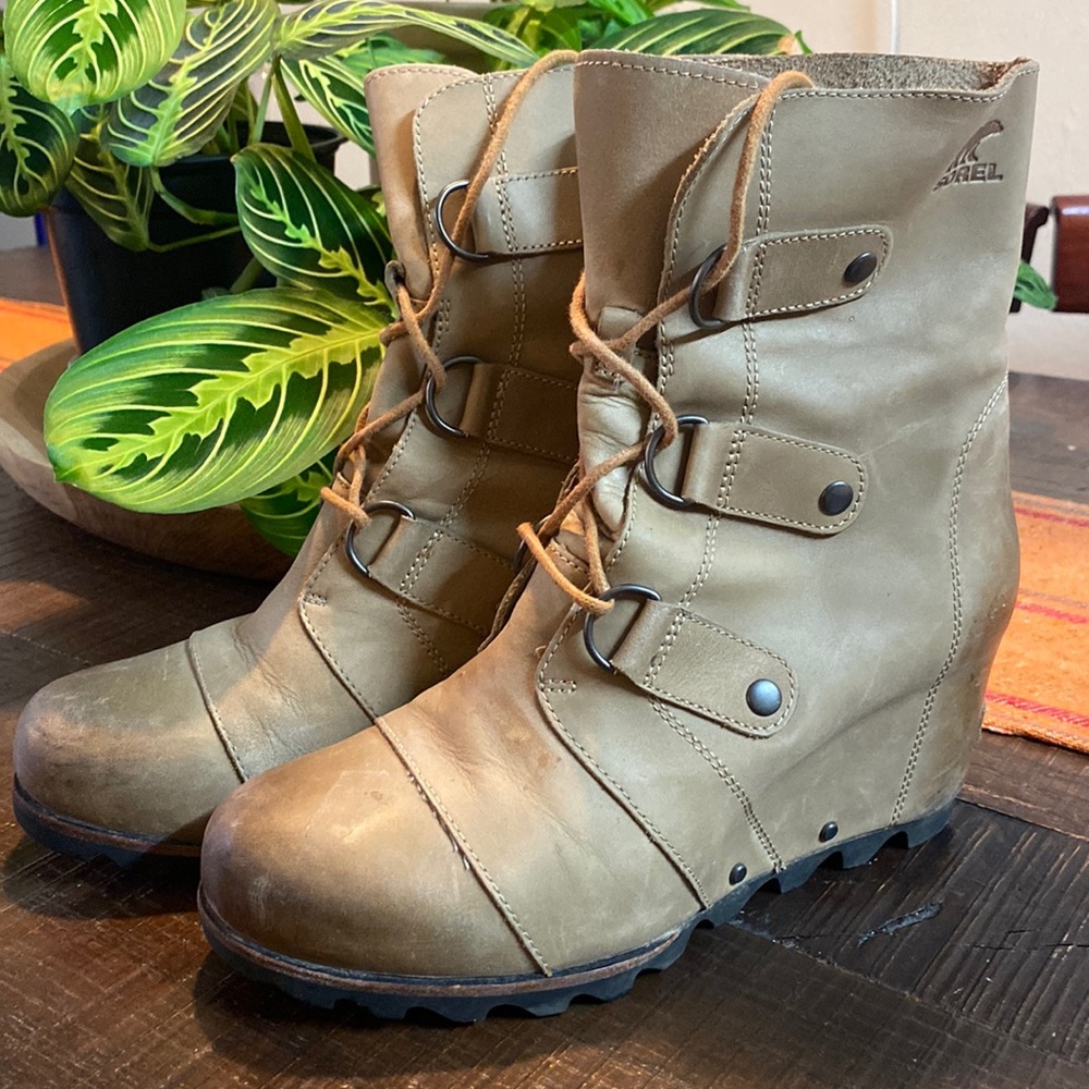 Sorel Joan of Arctic Wedge II in Tan, Size 8